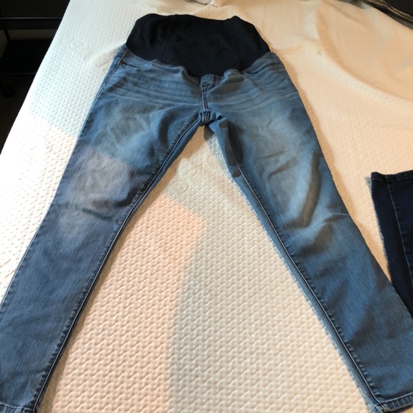 2 pairs lightly used maternity jeans. Skinny. Light & dark wash. Retail $30 each - Picture 5 of 6